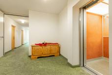 Hotel Föstlerhof in Gais - Uttenheim: Aufzug